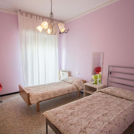 Yellow House Савона Екстер'єр фото